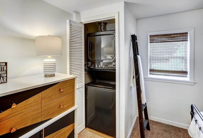 Chic Troy Home Near Downtown, 9 Mi To Albany!