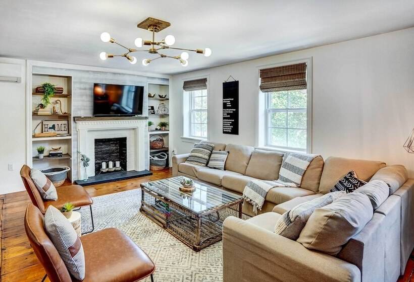 Chic Troy Home Near Downtown, 9 Mi To Albany!