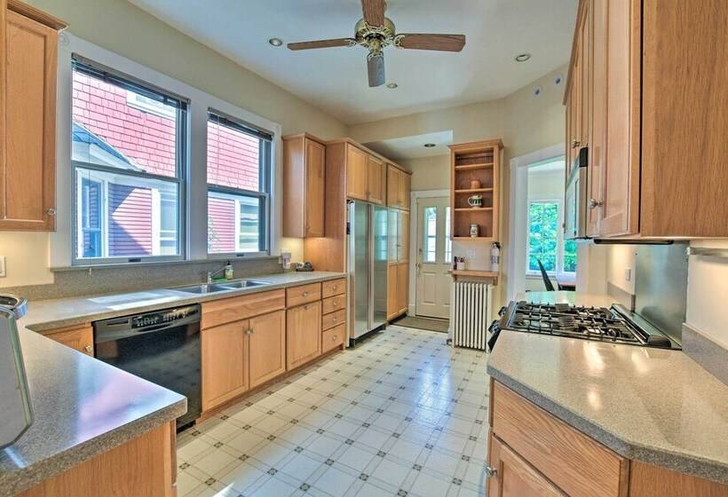 Classic Oak Park Home, 11 Mi To Downtown Chicago!