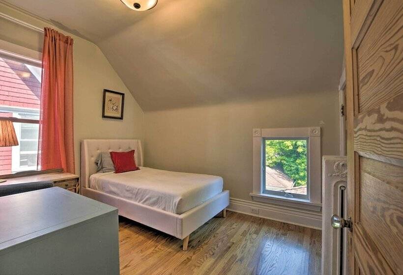 Classic Oak Park Home, 11 Mi To Downtown Chicago!