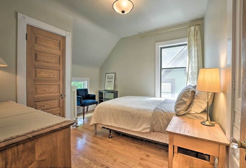 Classic Oak Park Home, 11 Mi To Downtown Chicago!