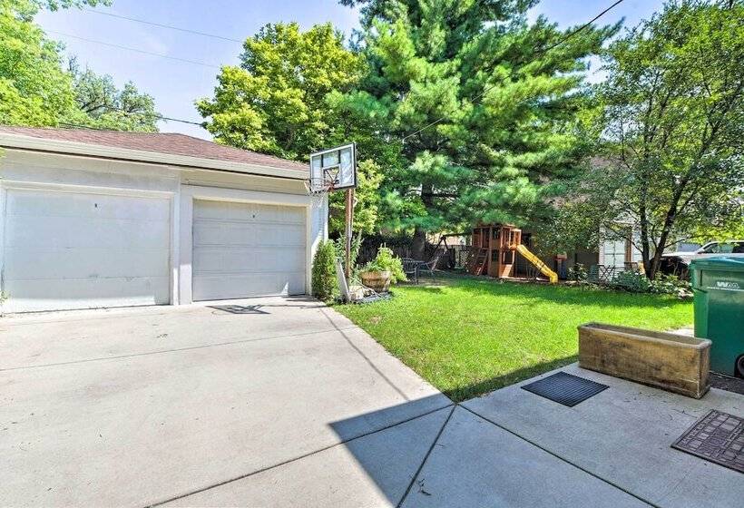 Classic Oak Park Home, 11 Mi To Downtown Chicago!