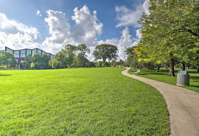 Classic Oak Park Home, 11 Mi To Downtown Chicago!