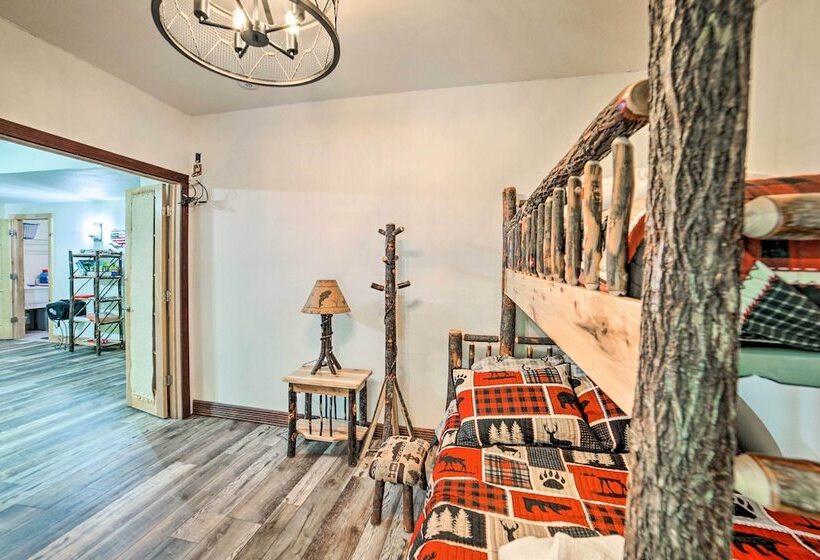 Classy Home W/ Hot Tub: 2 Mi To Lake Access!