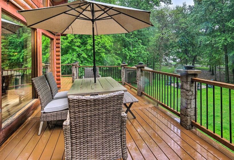 Classy Home W/ Hot Tub: 2 Mi To Lake Access!