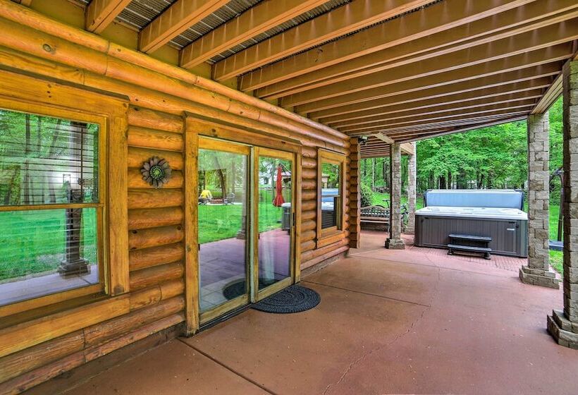 Classy Home W/ Hot Tub: 2 Mi To Lake Access!