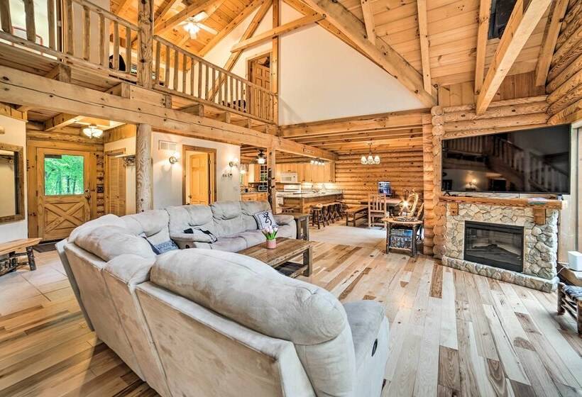 Classy Home W/ Hot Tub: 2 Mi To Lake Access!