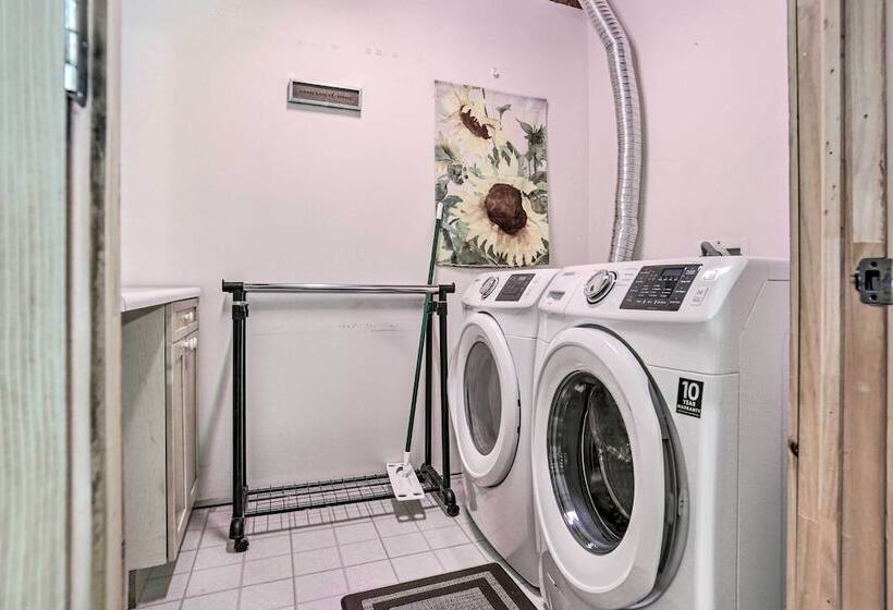 Classy Home W/ Hot Tub: 2 Mi To Lake Access!