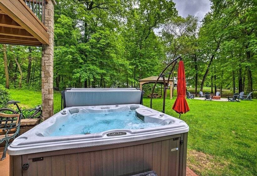 Classy Home W/ Hot Tub: 2 Mi To Lake Access!