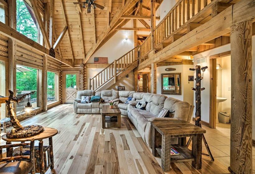 Classy Home W/ Hot Tub: 2 Mi To Lake Access!