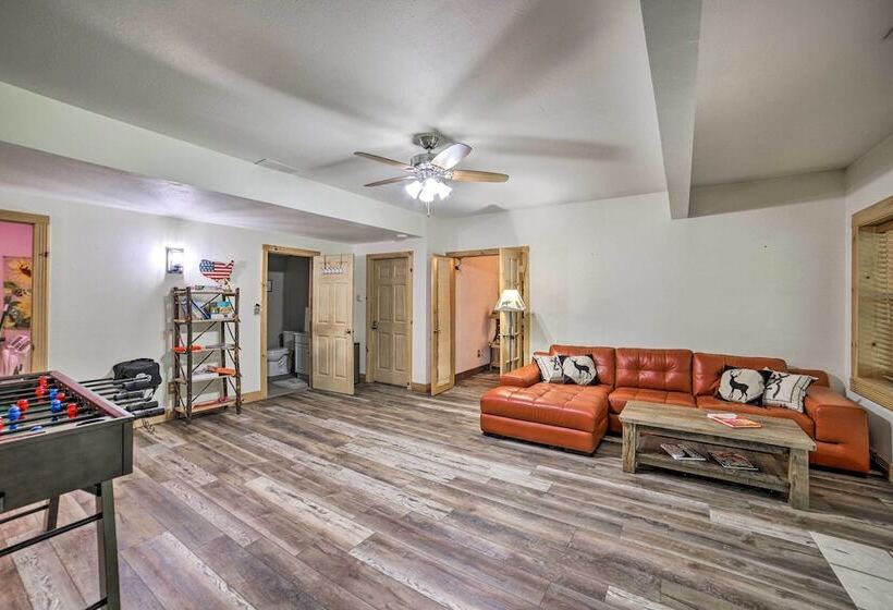 Classy Home W/ Hot Tub: 2 Mi To Lake Access!