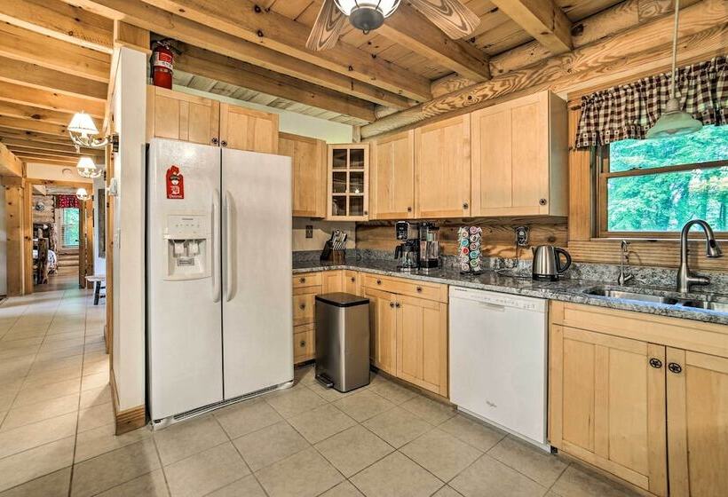 Classy Home W/ Hot Tub: 2 Mi To Lake Access!