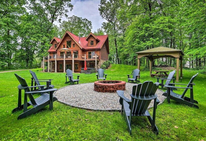 Classy Home W/ Hot Tub: 2 Mi To Lake Access!