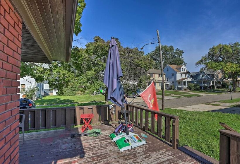 Cleveland Area Home W/ Deck < 10 Mi To Dtwn!