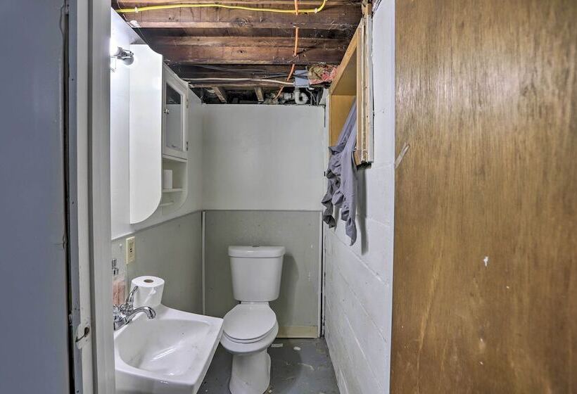 Cleveland Area Home W/ Deck < 10 Mi To Dtwn!