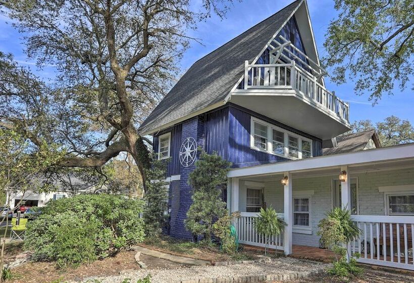 Coastal, Walkable Home In Historic Southport!