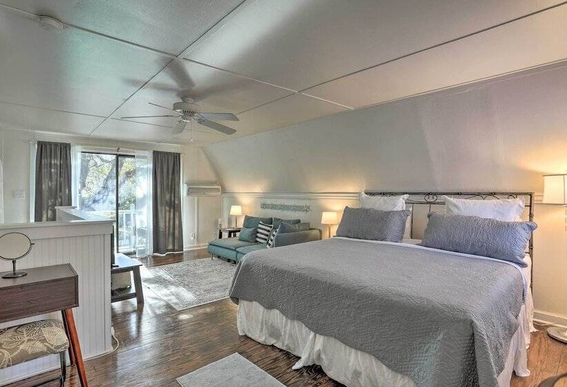 Coastal, Walkable Home In Historic Southport!