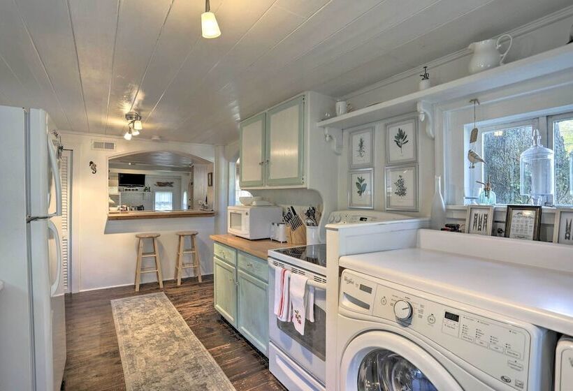 Coastal, Walkable Home In Historic Southport!