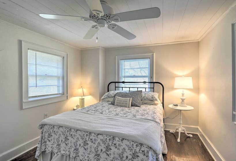 Coastal, Walkable Home In Historic Southport!