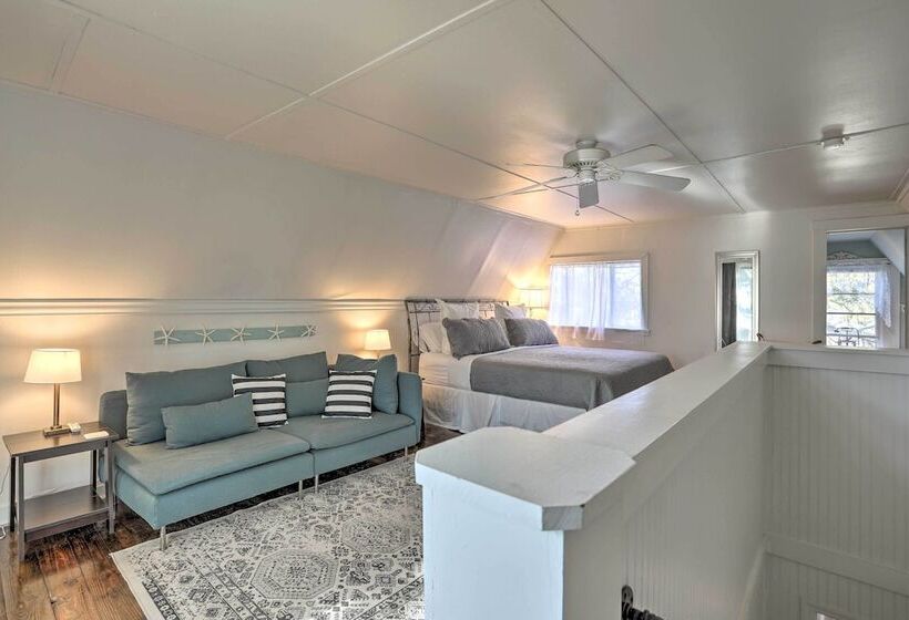 Coastal, Walkable Home In Historic Southport!