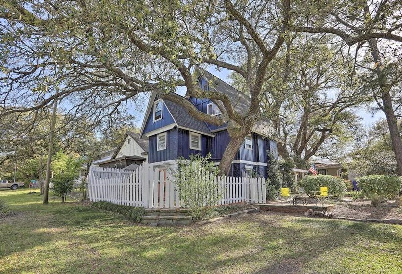 Coastal, Walkable Home In Historic Southport!