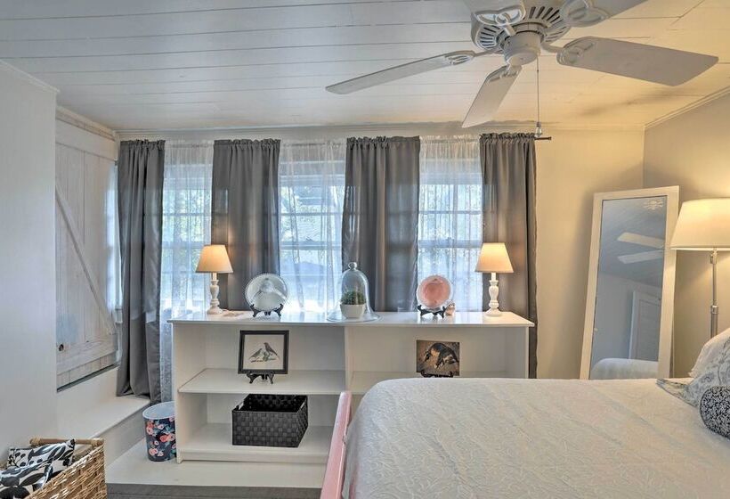 Coastal, Walkable Home In Historic Southport!