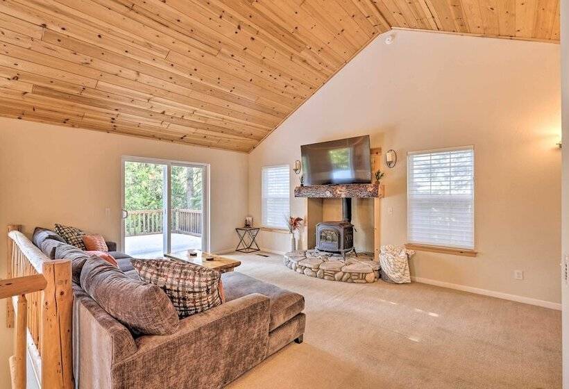 Cold Springs Mountain Cabin: Hot Tub & Generator