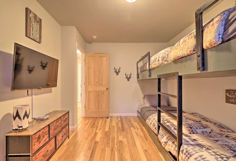 Cold Springs Mountain Cabin: Hot Tub & Generator