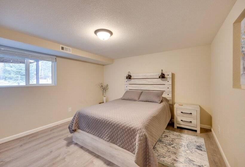 Comforting Woodland Park Home W/ Fire Pit!