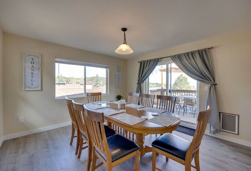 Comforting Woodland Park Home W/ Fire Pit!