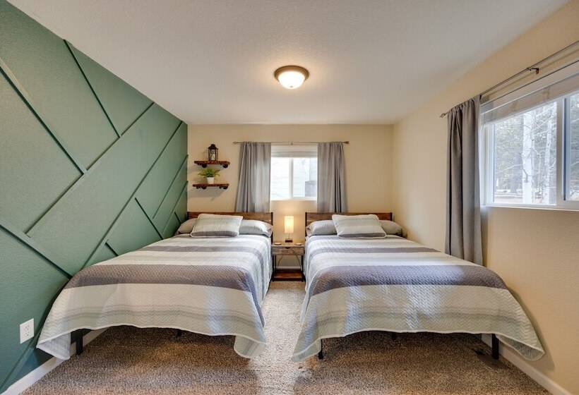 Comforting Woodland Park Home W/ Fire Pit!