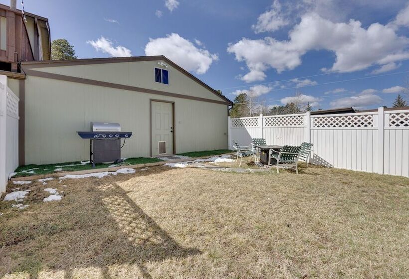 Comforting Woodland Park Home W/ Fire Pit!