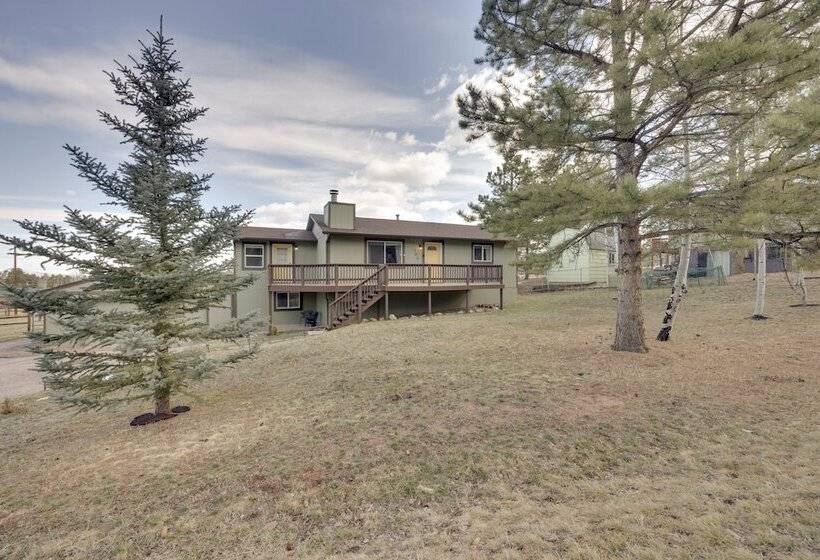 Comforting Woodland Park Home W/ Fire Pit!