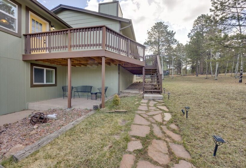 Comforting Woodland Park Home W/ Fire Pit!