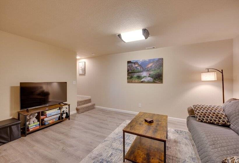 Comforting Woodland Park Home W/ Fire Pit!