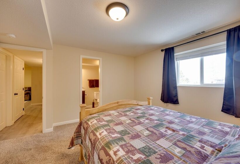 Comforting Woodland Park Home W/ Fire Pit!