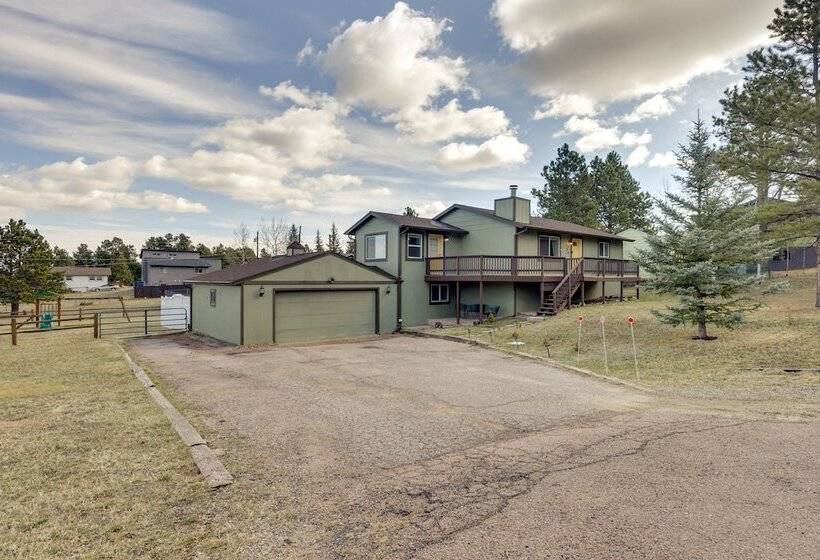 Comforting Woodland Park Home W/ Fire Pit!