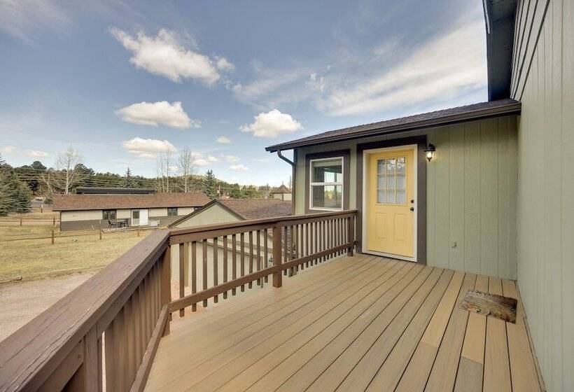 Comforting Woodland Park Home W/ Fire Pit!