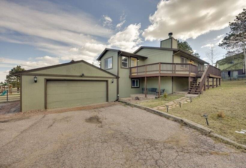 Comforting Woodland Park Home W/ Fire Pit!