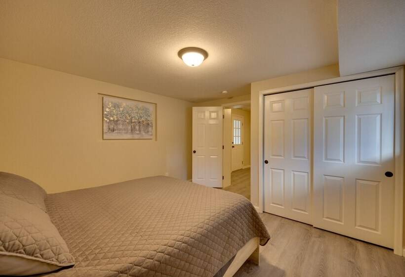 Comforting Woodland Park Home W/ Fire Pit!