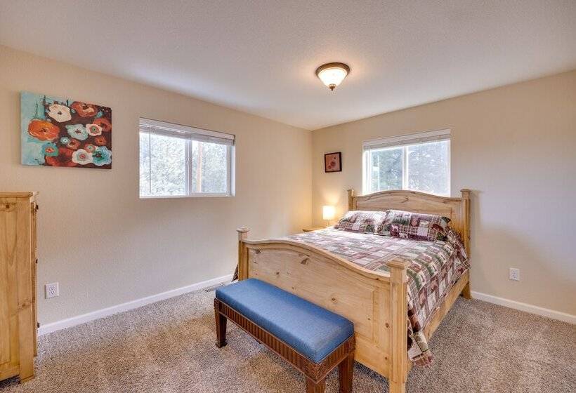 Comforting Woodland Park Home W/ Fire Pit!