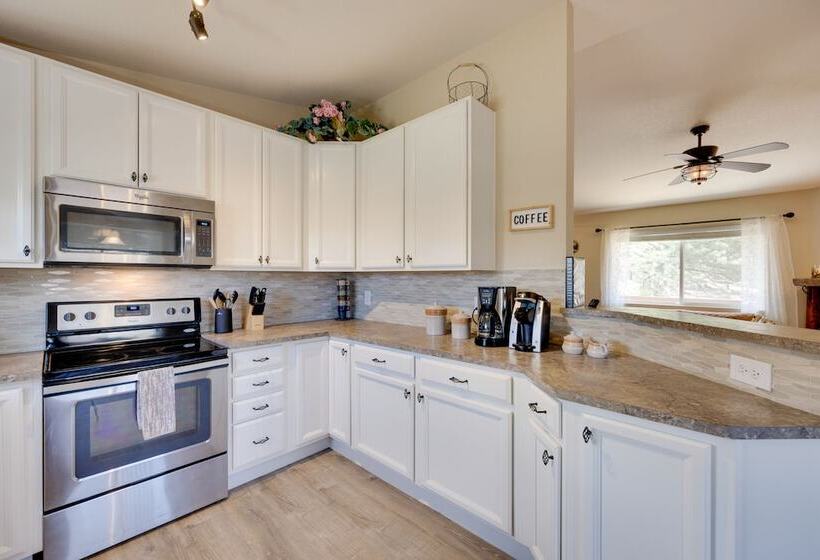 Comforting Woodland Park Home W/ Fire Pit!