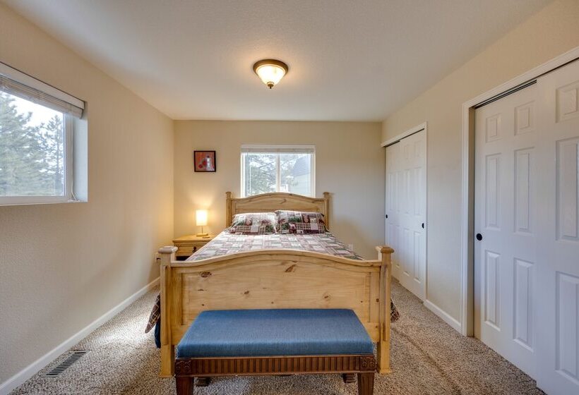 Comforting Woodland Park Home W/ Fire Pit!