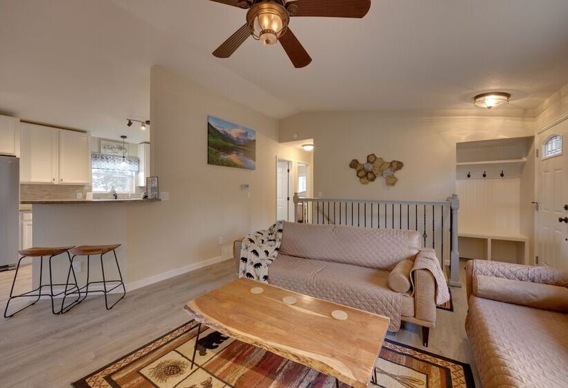 Comforting Woodland Park Home W/ Fire Pit!