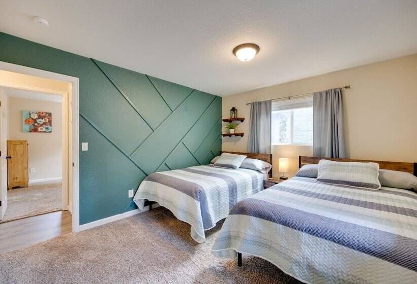 Comforting Woodland Park Home W/ Fire Pit!