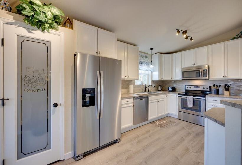 Comforting Woodland Park Home W/ Fire Pit!