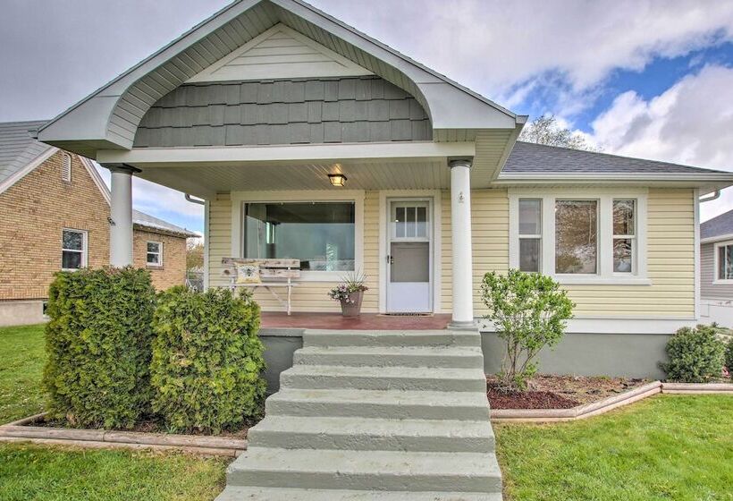 Convenient Preston Retreat W/ Private Yard!