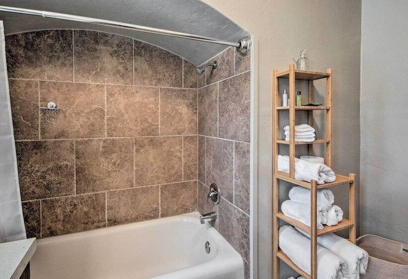 Convenient Preston Retreat W/ Private Yard!