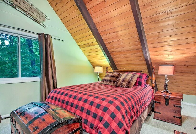 Conway Area Chalet W/ Mountain Views & Fire Pit!