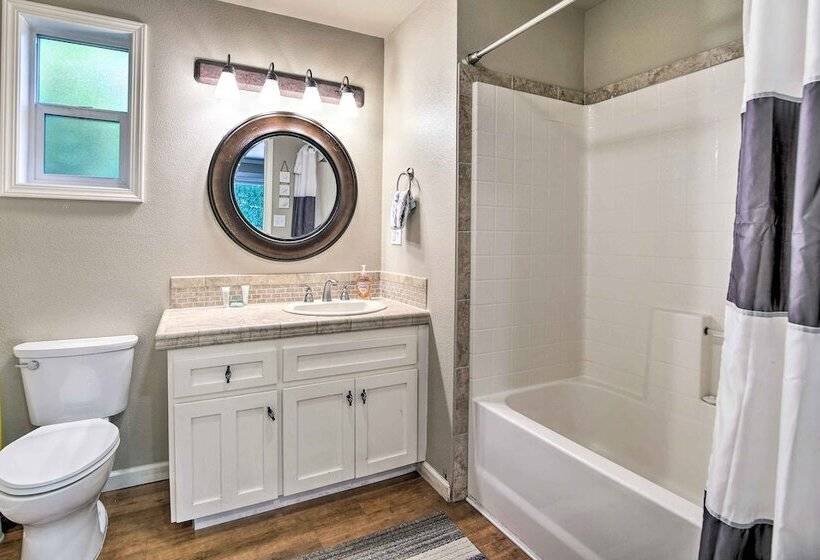 Coos Bay Retreat < 2 Mi To Marina & Casino!